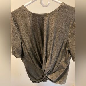 Lululemon size 10 women’s top. Worn twice. Like new.